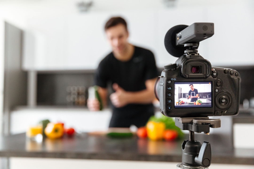 Promo Videos Guide 2025: Create High-Converting Promo Videos kitchen scene with presenter and fresh produce